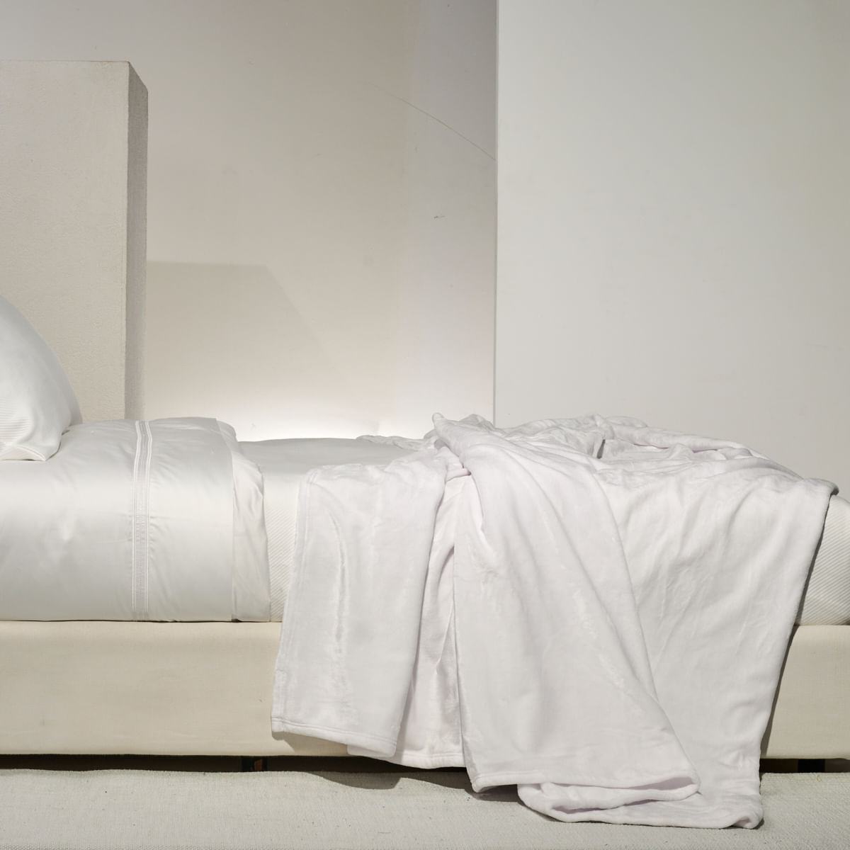 01 04 0082 Cobertor Supreme Branco 001